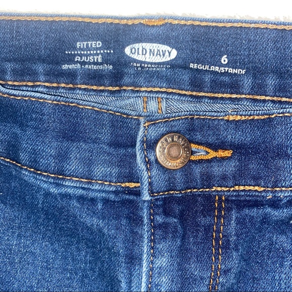 Old Navy | Sz 6 Reg. Fitted Stretch Jean Shorts - Picture 3 of 4